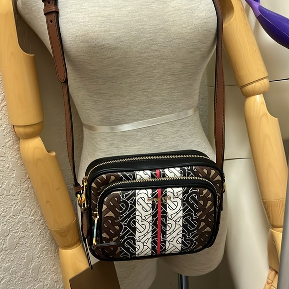 🔥🔥🔥Authentic Burberry TB camera bag 💼 - Picture 13 of 15